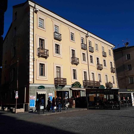 Les Fleuves - Doire Lägenhet Aosta Exteriör bild
